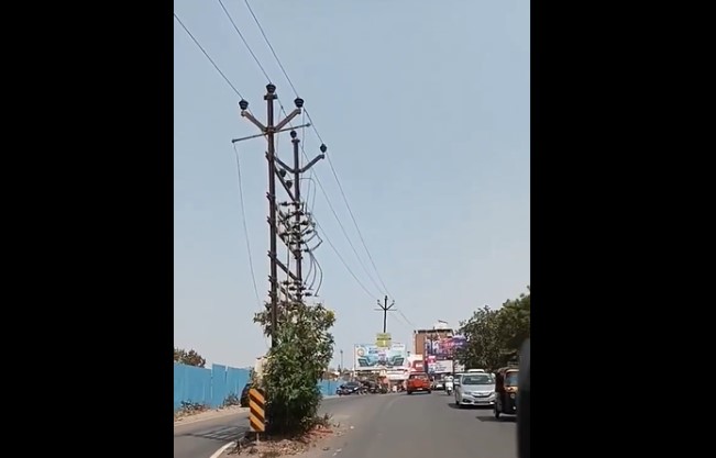 Pune : Undri Residents Demand Urgent Action as MSEDCL Poles Pose Road Hazards