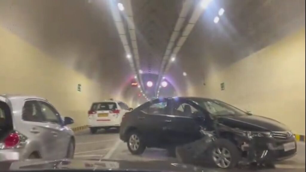 First Coastal Road Tunnel Incident: Black Toyota Crashes into Tunnel Wall, No Casualties Reported