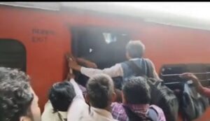 Railways' Summer Expansion Fails to Curb Overcrowding Woes