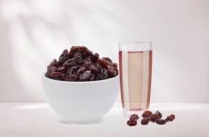 The Health Benefits of Raisin Water: A Simple Addition to Boost Your Well-being