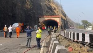 Maharashtra Govt Plans Major Safety Overhaul on Mumbai–Pune Expressway After 36-Hour Traffic Jam